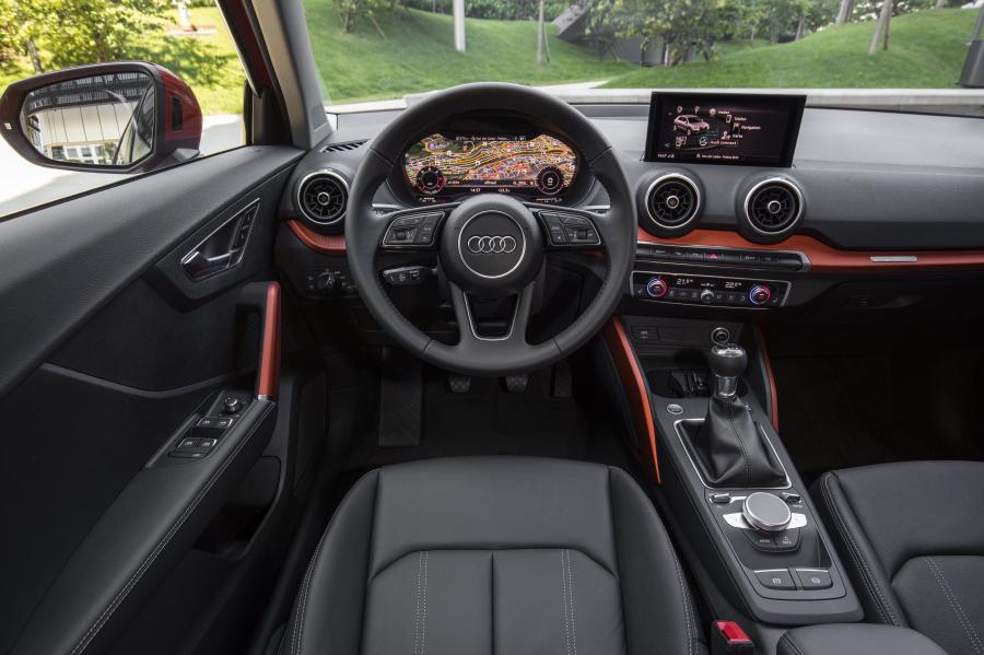 Торпедо Audi Q2 TDI Design 2016 года  (WW) (фото 11 из 14)